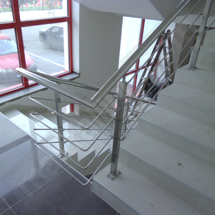 Парапет за стълби